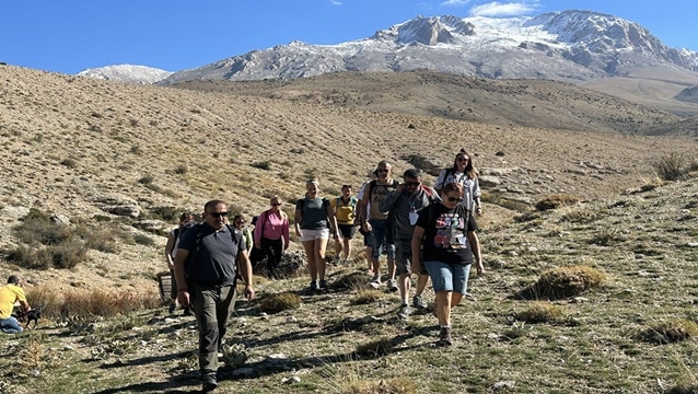 Fransız ve Belçikalı tur operatörleri Aladağlar’ı gezdi