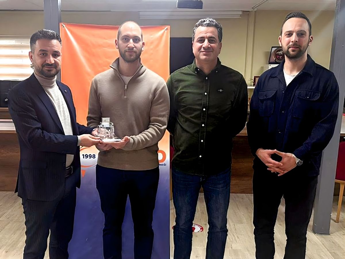 Gazella Turizm’in Türkiye Omurilik Felçlileri Derneği’ne desteği plaketle taçlandı