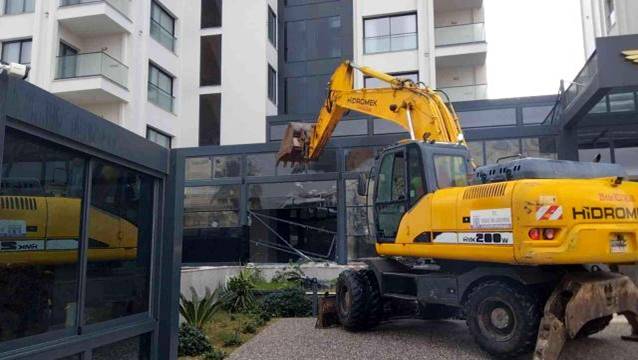 Görkemli açılan 5 yıldızlı otelde yıkım!