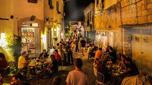 Gürültüye dayanamayan turistler ünlü tatil bölgesini terk ediyor!