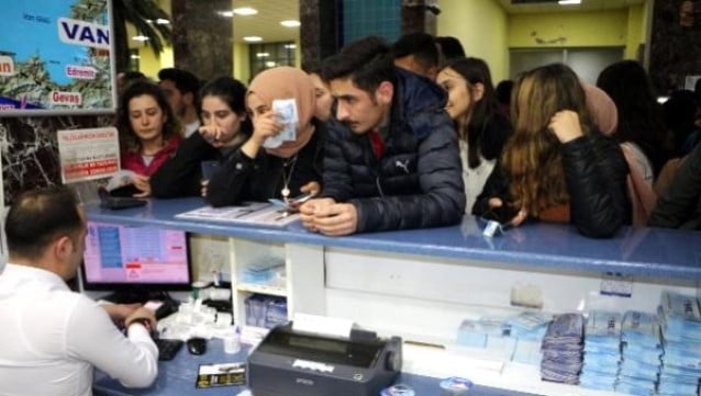 Haberi duyan otogara koştu...D2'li otobüslere de izin çıktı