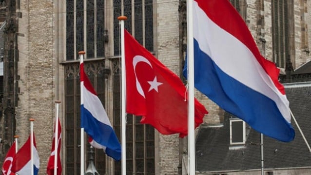 Hollanda Türkiye'den dönenler için karantinayı kaldırdı