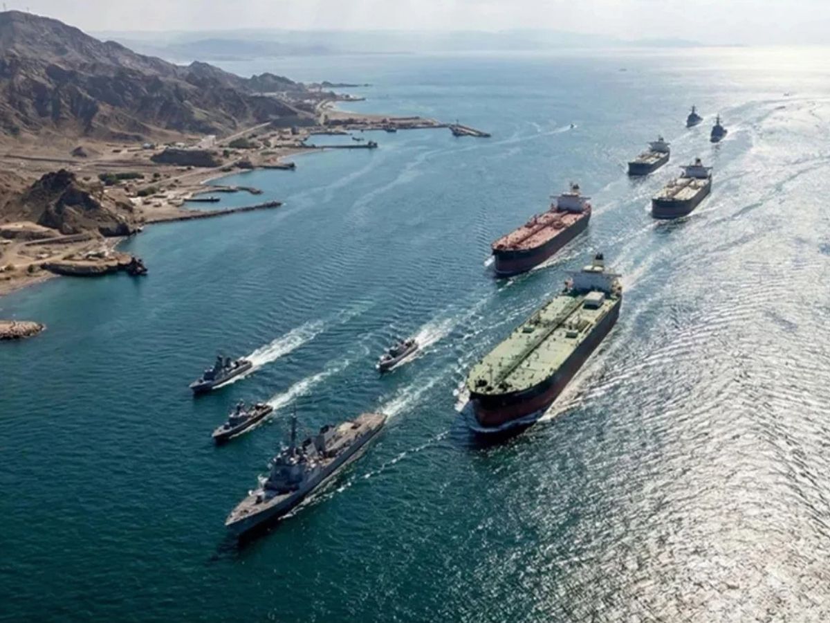 Hürmüz'de bekleyiş bitti: Beş kruvaziyer gemi boğazı aştı