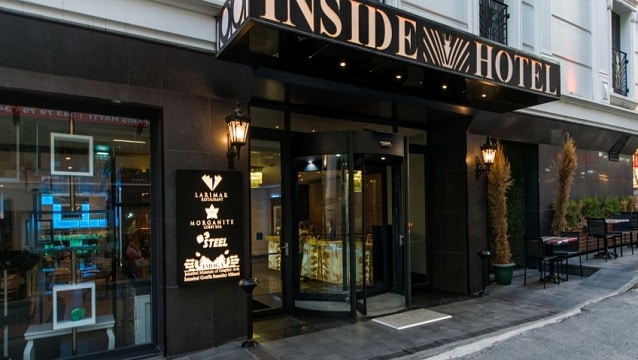 İçinde müşteri olan oteli tahliye ettiler