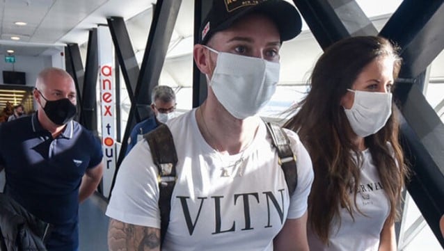 İngiltere'den Antalya'ya ilk turist kafilesi geldi