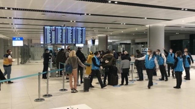 İngiltere'den ilk tahliye uçağı geldi