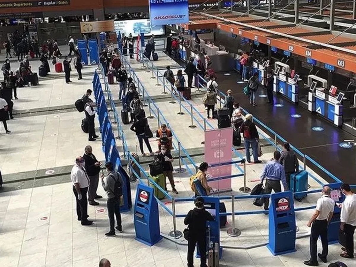 Türkiye'de yüzlerce sefer iptal: ABD-İsrail-İran krizi havayı kilitledi