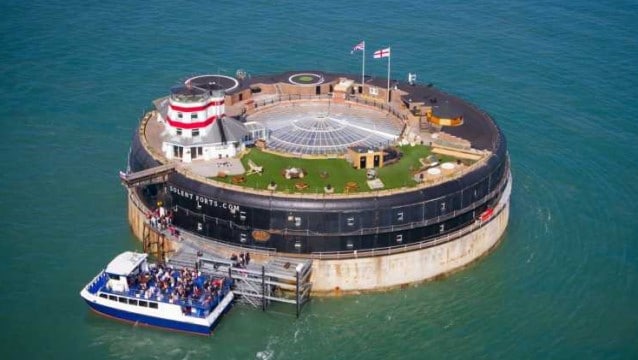 İşgale karşı inşa edilmişti, otele dönüştürüldü