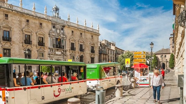 İspanya Granada'da turistlere yönelik yazılara soruşturma