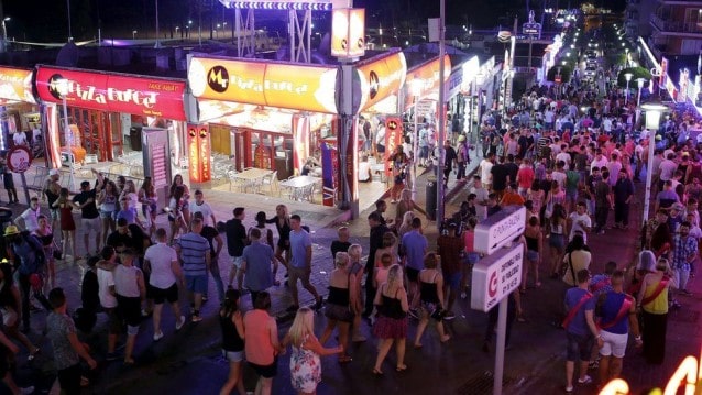 İspanya'nın ünlü turizm merkezinde sert korona yasakları! 