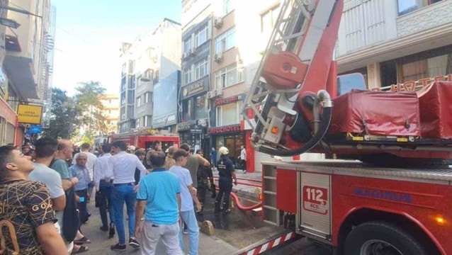 İstanbul'da otel çatısında yangın paniği!
