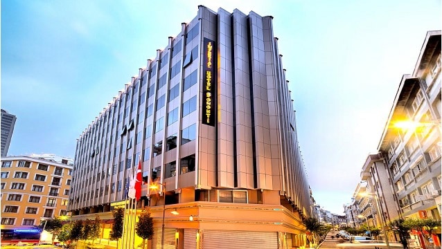 İstanbul'un göbeğindeki otel yeniden satışta!