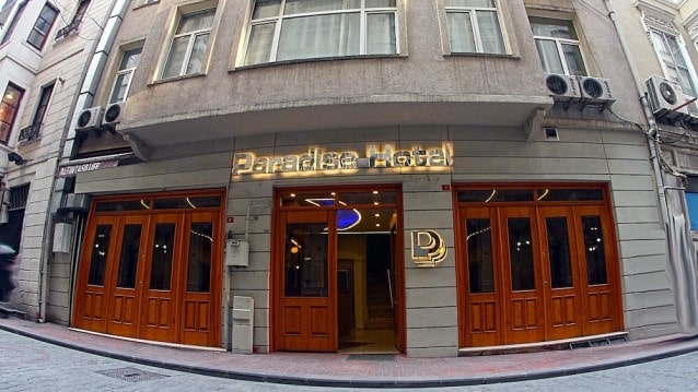 İstanbul'un göbeğindeki otel binası mahkemeden satılık!