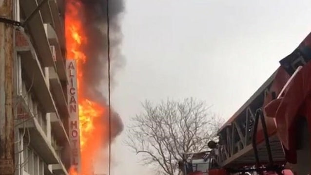 İzmir’de otel yangını!