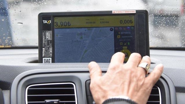 İzmir’de taksiler UBER’leşiyor!