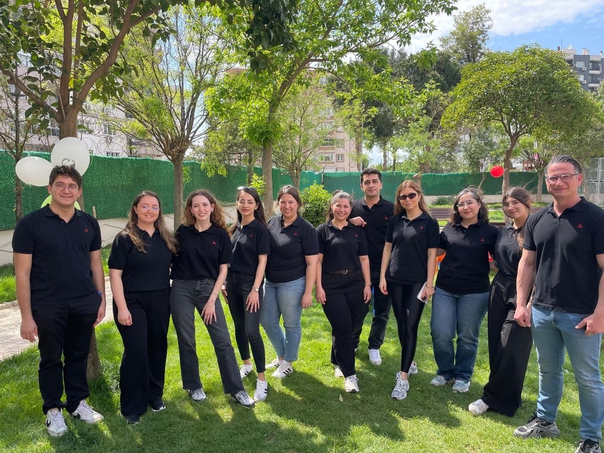 İzmir Marriott’tan bayram hediyesi: Sevgi Evleri’nde unutulmaz 23 Nisan