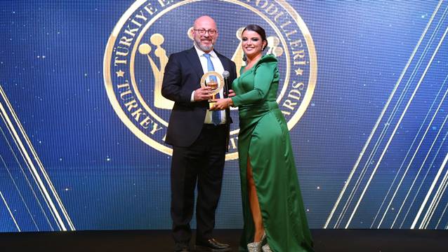 Jolly'e 'Yılın başarılı tur operatörü' ödülü!