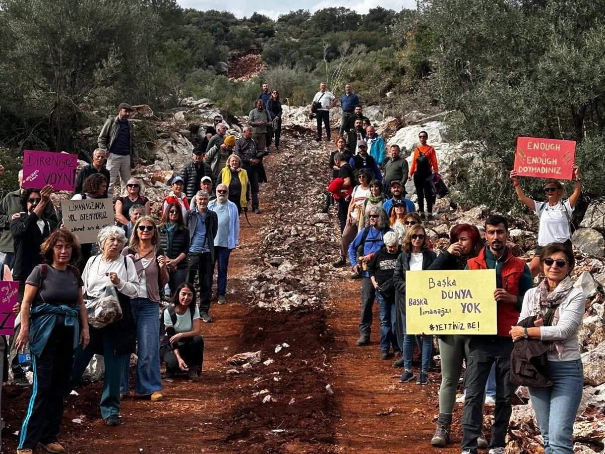 Kaş Limanağzı’nda yol iznine protesto: İmar yok, izin geçersiz!