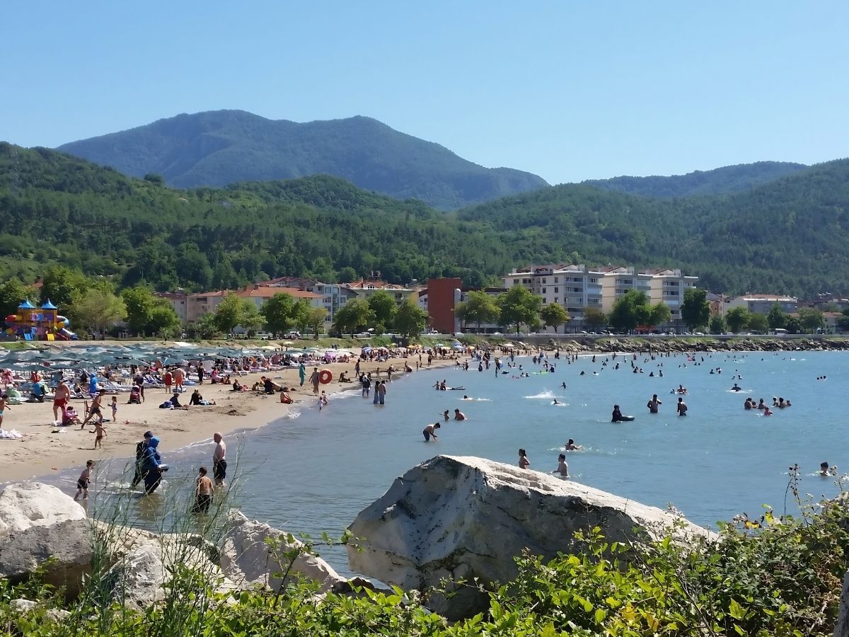 Nüfusu 10 binden 100 bine çıktı: Karadeniz’in Bodrum’unda insan seli