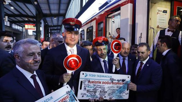 Kültür ve Turizm Bakanı Mehmet Ersoy Turistik Doğu Ekspresi'ni ilk seferine uğurladı
