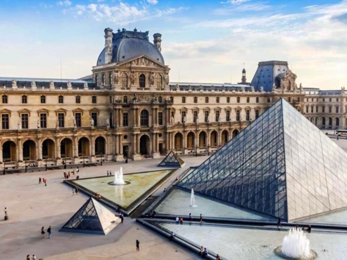 Louvre Müzesi’nde tarihi soygun: Kraliyet mücevherleri çalındı