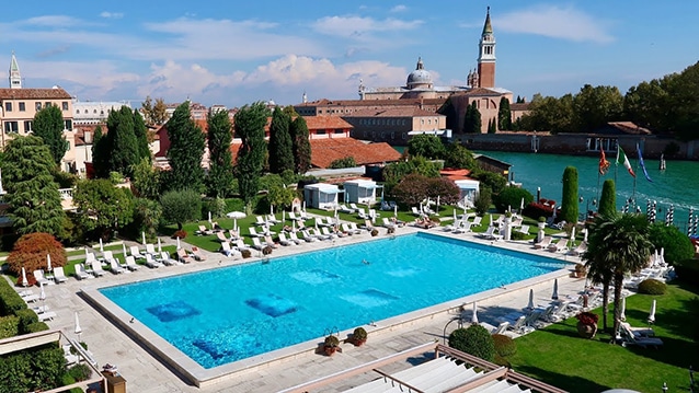 Dünya lüks otel devi 2.6 milyar dolara satıldı