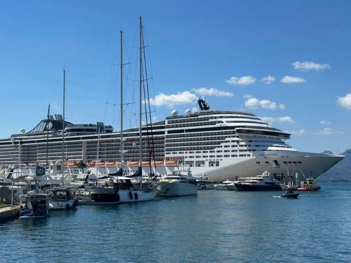 Marmaris’e Kruvaziyer Akını: Adeta küçük bir kasaba limana yanaştı