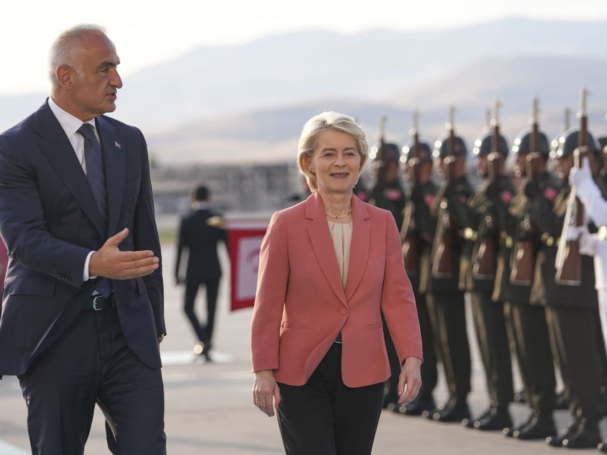 NATO Zirvesi için Ankara’ya gelen liderlere Bakan Ersoy’dan karşılama