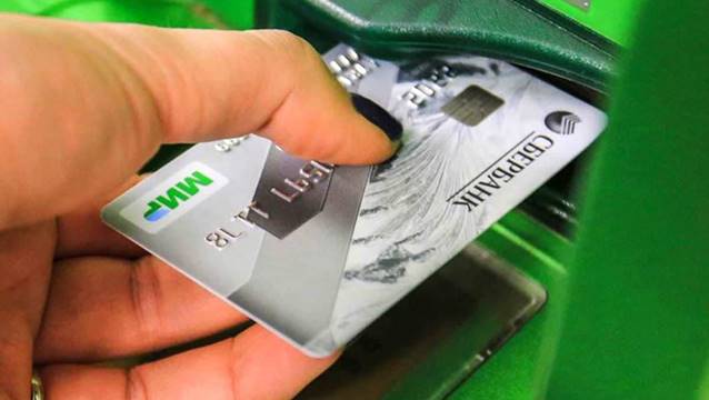 Mir kart Türkiye'de çalışıyor ama bir de bankamatik yutmasa!