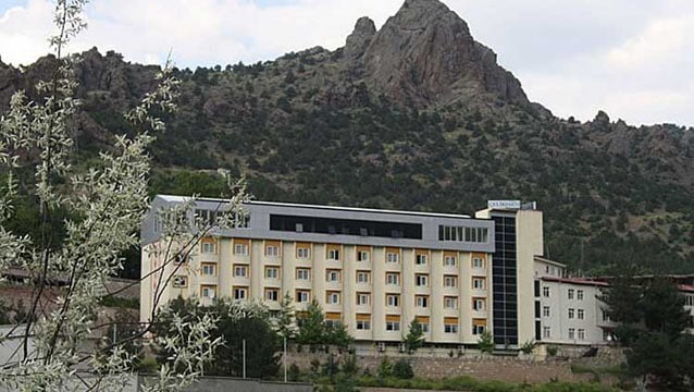Niğde Ulukışla'da Çelikhan otel kiraya verilecek