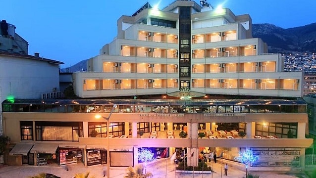 O otel yıkılıyor...