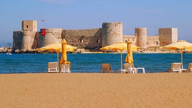O plajda şezlong ve şemsiye ücreti 20 lira olacak