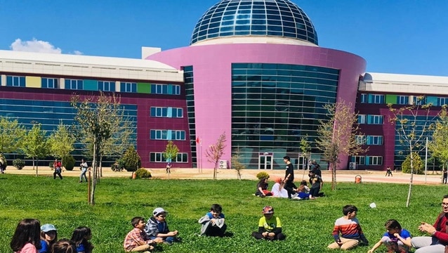 Okuldu, 240 odalı otel olacak!