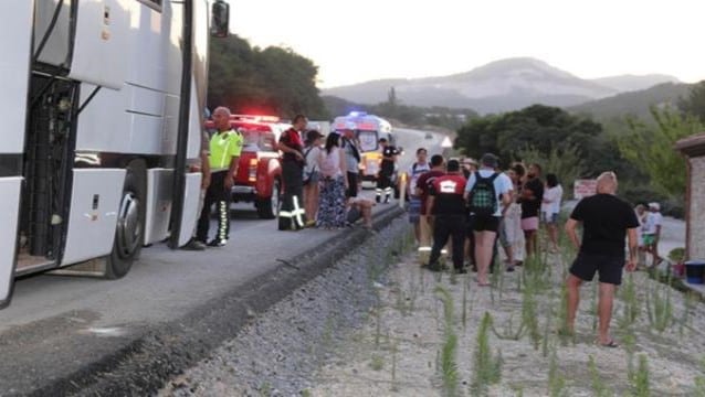 Onlarca turist ölümden döndü