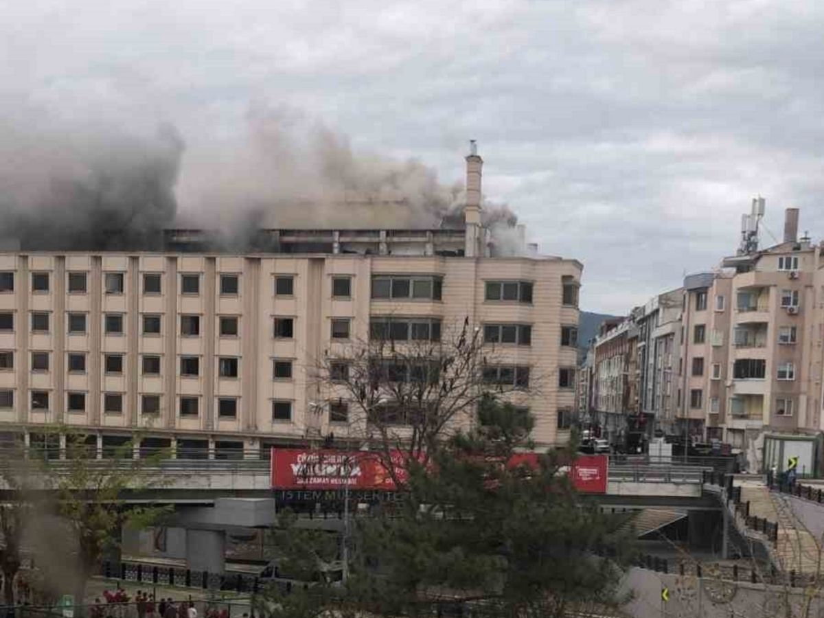 Balıkesir’de eski otelde korkutan yangın