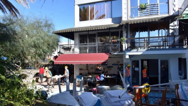 Otel müşterilerini tahliye ettiren yıkım!