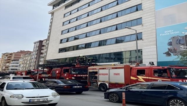 Otel mutfağında başlayan yangın korkuttu