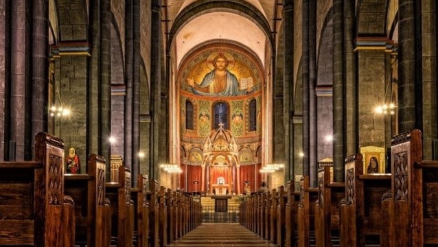 ‘Otel olabilecek’ satılık kilise ilanı!