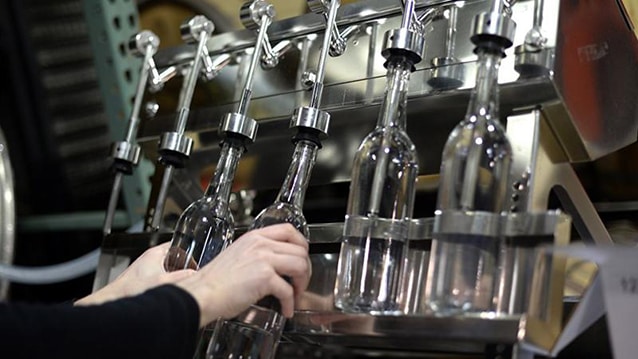 Otel sahibi, müşteri varmış gibi gösterdiği odada...