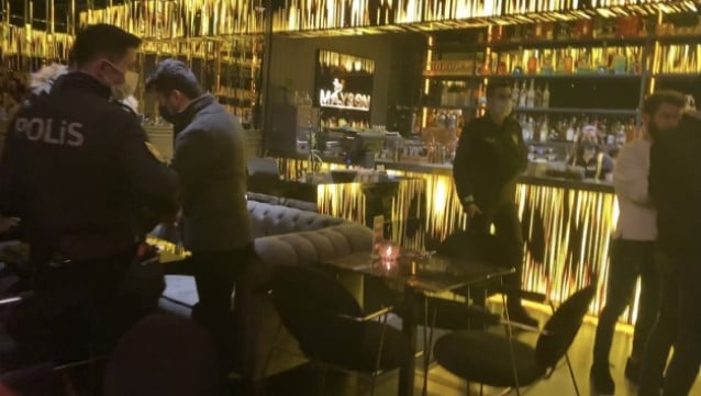 Otel terasına 'yasak' baskını!