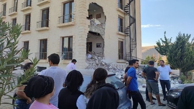 Otel yıkımında gerginlik!