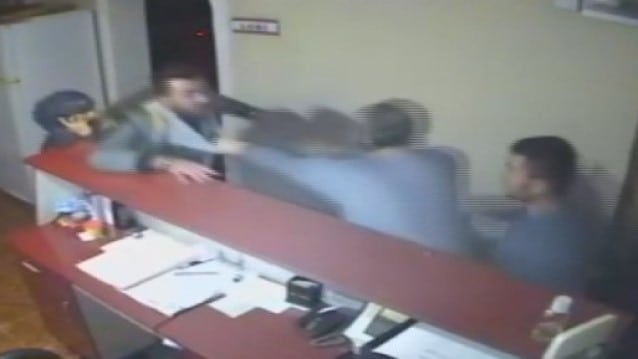 Otelciyi darp edenler serbest!