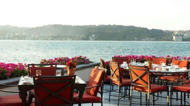 Otelde adisyona eklenen 'sandalye örtüsü ücreti' mahkemelik oldu