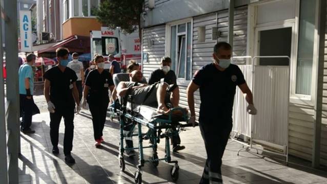 Otelde yemekten zehirlenen 30 kişi hastaneye kaldırıldı