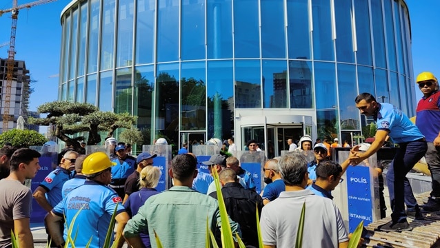 Otele de sahip projenin kaçak satış ofisinin yıkımına polis engeli!