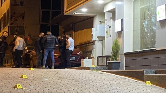 Oteli uzun namlulu silahlarla tarayıp kaçtılar