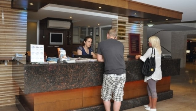 Otellerde yabancı turist gecelemesi ne kadar düştü?