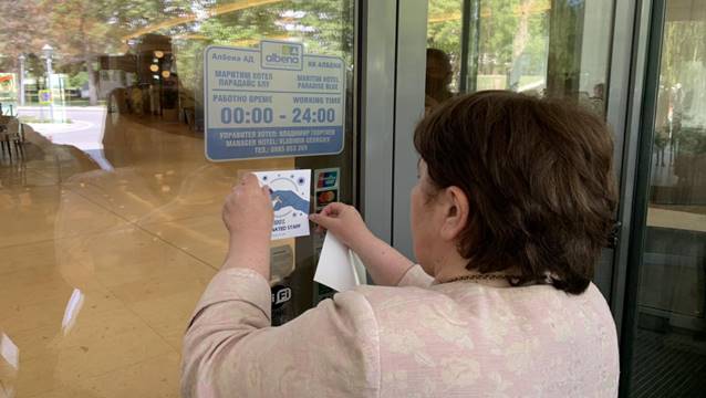 Personeli aşılı otele özel işaret!