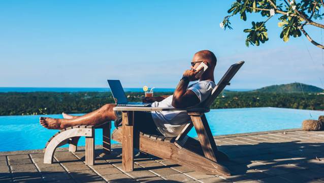 Personellerini uzaktan çalışmak için Türkiye'deki 5 yıldızlı otellere gönderiyor