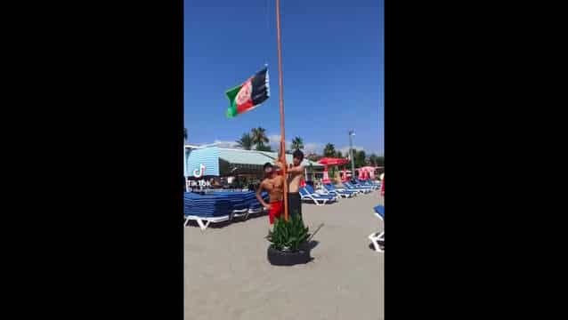 Plaja Afgan bayrağı çekti, sosyal medya yıkıldı... Gerçeği valilik açıkladı 